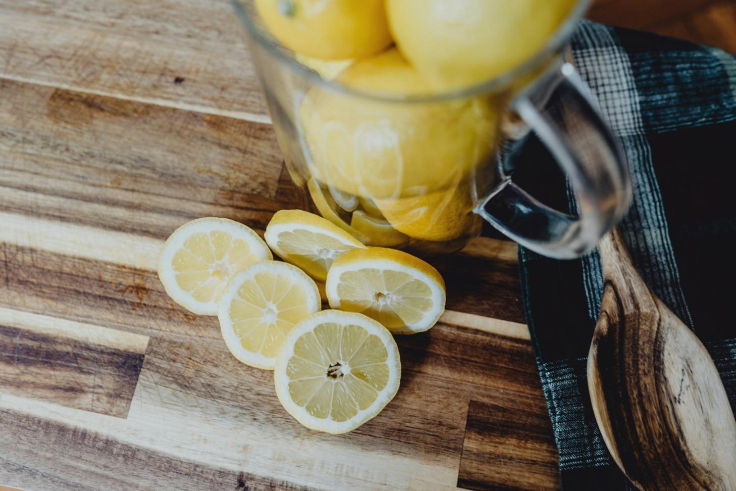 Precision sous-vide cooking station with temperature control equipment